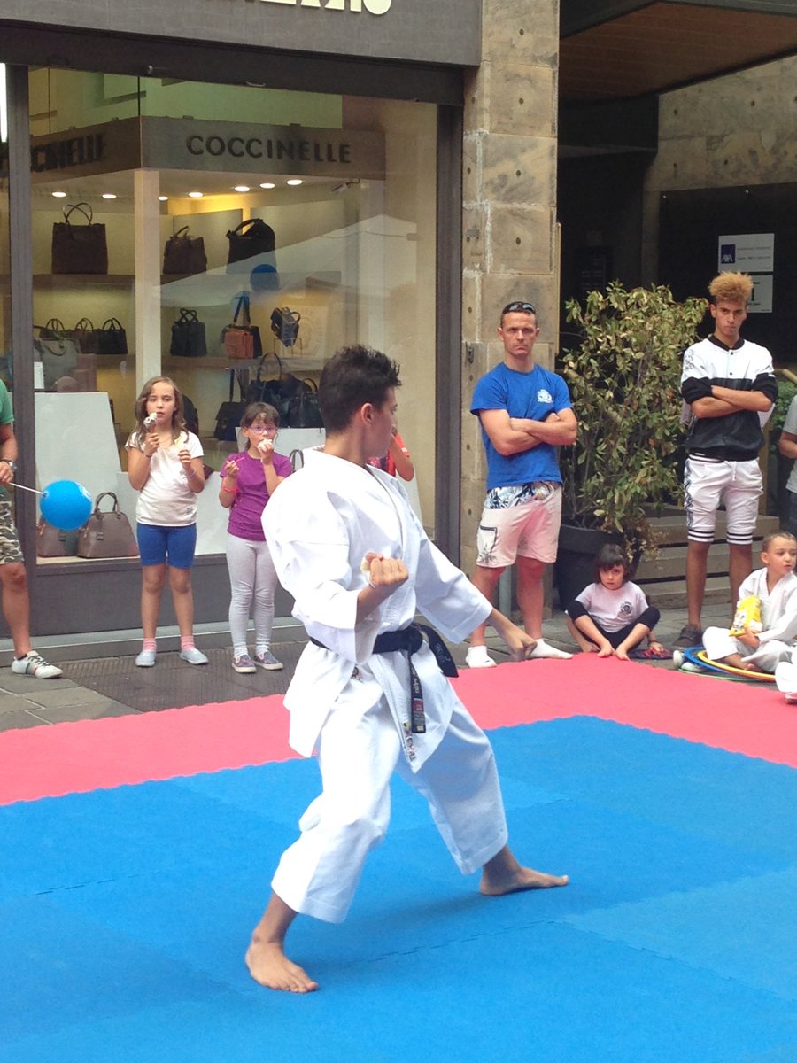 pmgraziani's tweet photo. #BustoArsizio #karate #sport #FukyuKarate https://t.co/lwDkQzpUYQ