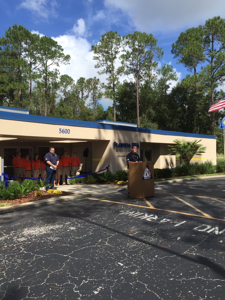 berrygirl1256's tweet photo. Hills Cty Federation Officers at FLA FFA Association ribbon cutting. #FFAPROUD #hcpsctae #preparestudentsforlife https://t.co/HiWvSgn136