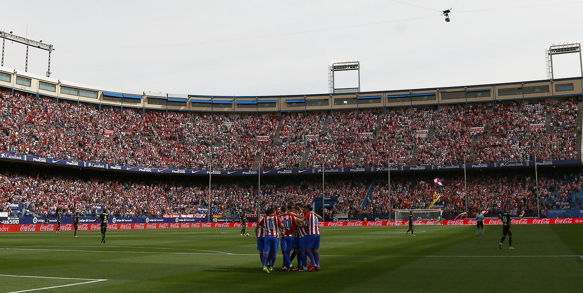 Atleti's tweet photo. ¡Qué grande es la mejor afición del mundo! 👏😉 #AúpaAtleti #AtletiSporting https://t.co/dqkIQTedIa