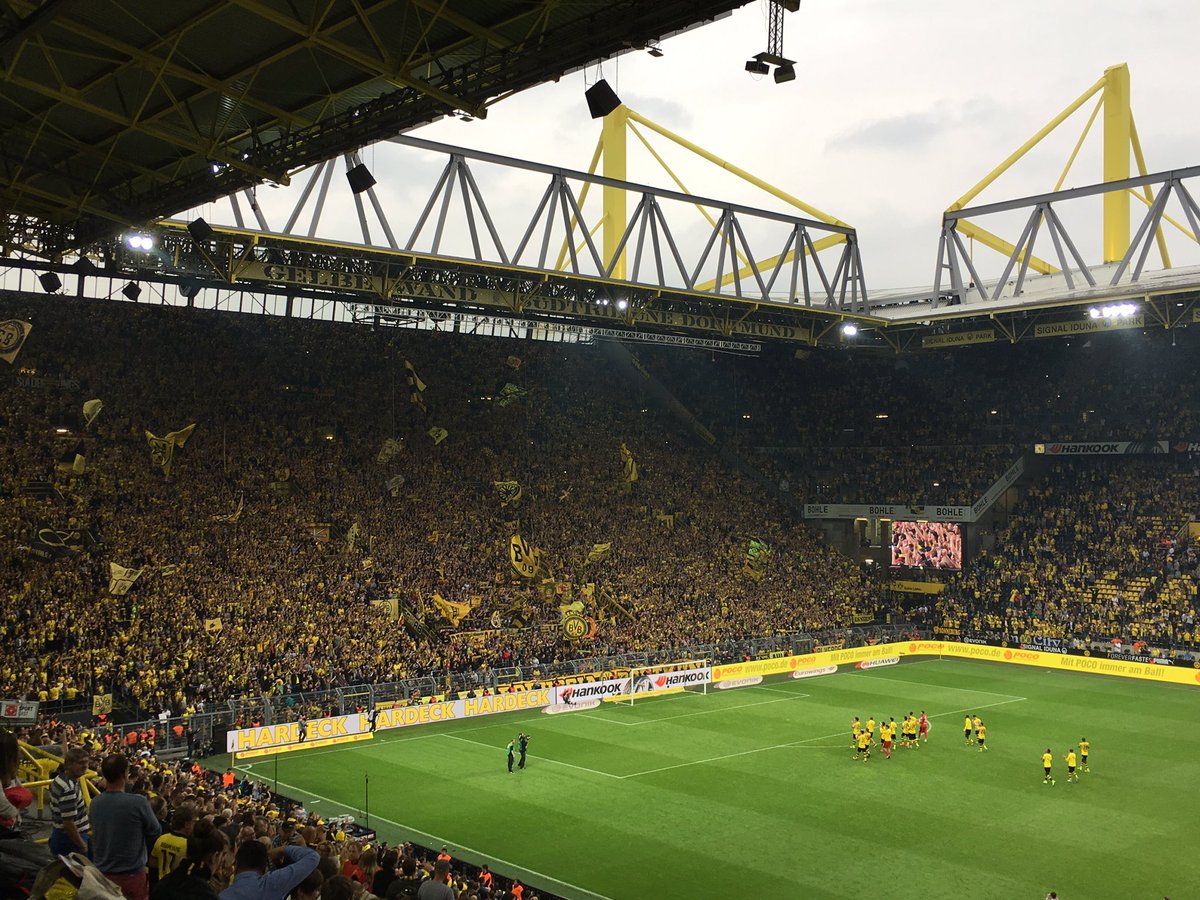 BVB's tweet photo. UNSER GANZES LEBEN, UNSER GANZER STOLZ! #bvbd98 6-0 FT. 💛 https://t.co/u1E1qylUAk
