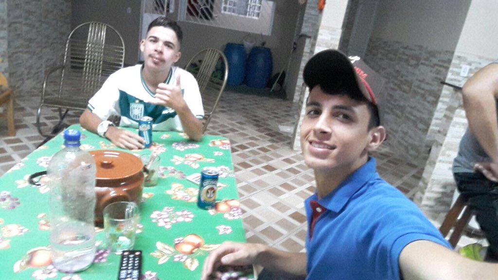 lfpes4's tweet photo. Meu Treinador mlk, ai é fera #Tchora @rondvemcomigoo https://t.co/wtQbMCfoYG