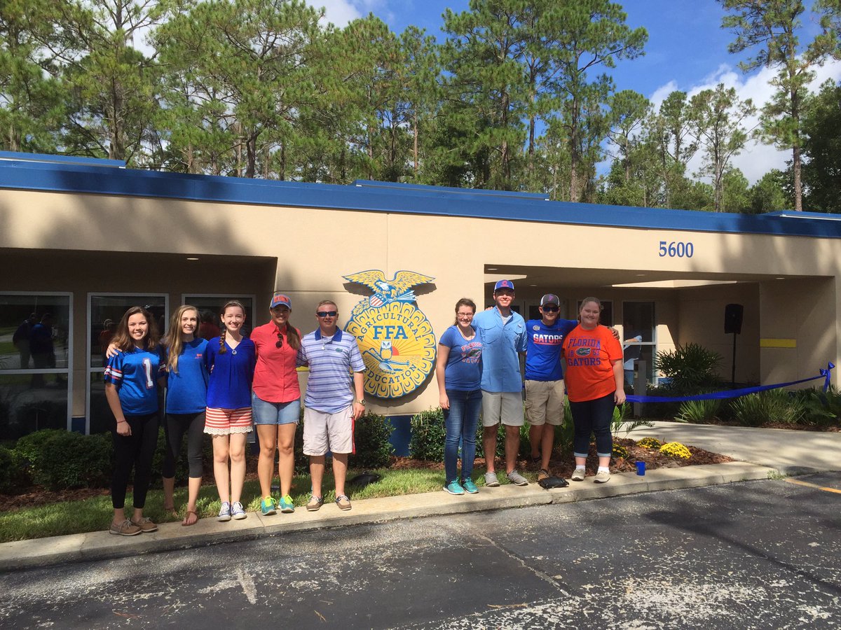 berrygirl1256's tweet photo. Hills Cty Federation Officers at FLA FFA Association ribbon cutting. #FFAPROUD #hcpsctae #preparestudentsforlife https://t.co/nYjlP2cZA7