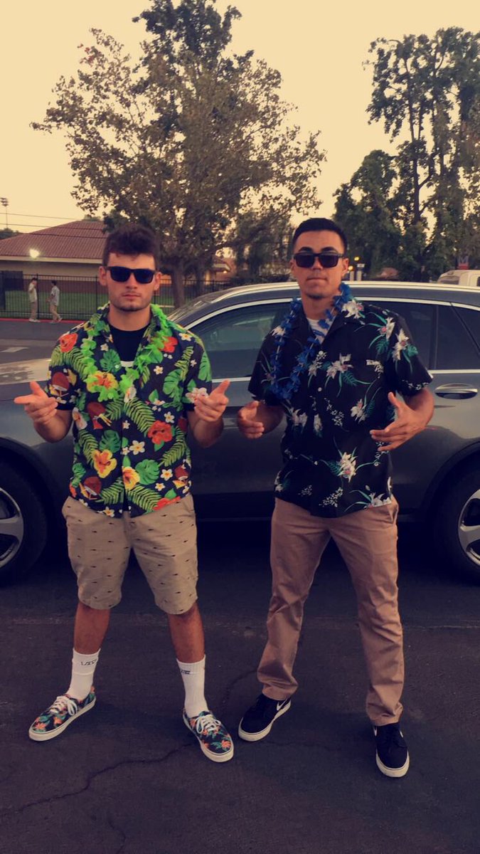 Mikkey_Alvarez's tweet photo. Had a Luau and roasted a ram... π #beatgarces https://t.co/v4hbKnV1Uq