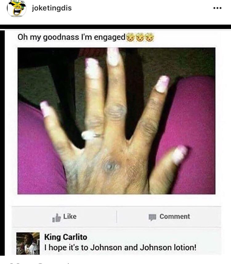 joketingdis's tweet photo. That cya help this. Carpenter a look fi dis fi sand furniture π©π©π©π©π© #Sandpaper #EngagedToACabinet #ShitThen ππ https://t.co/68oImqHGWv