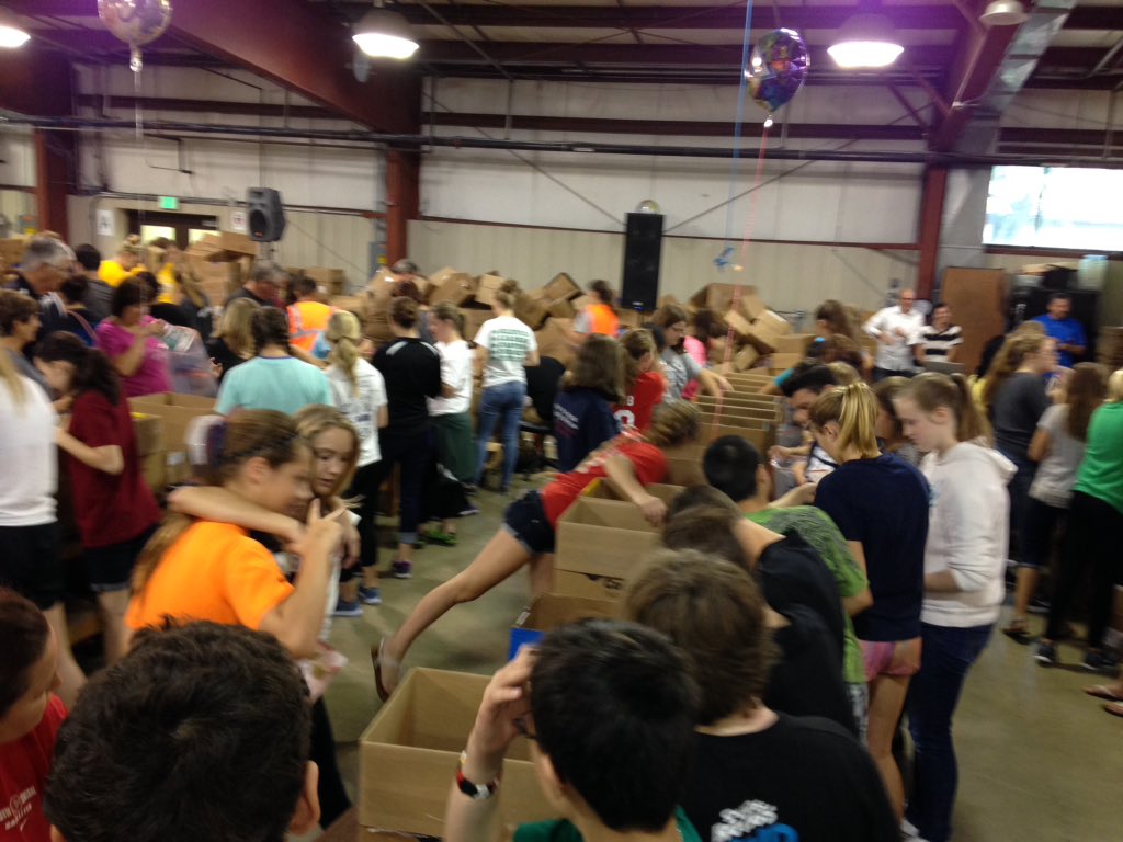 Epic #Packathon Assembly Line Awesomeness. <a href="/stpaulvalpo/">Saint Paul Valpo</a> <a href="/oppent/">Opportunity Enterprises</a> #OERunners <a href="/Sub30Club/">Sub 30 Club</a> #chicagomarathon