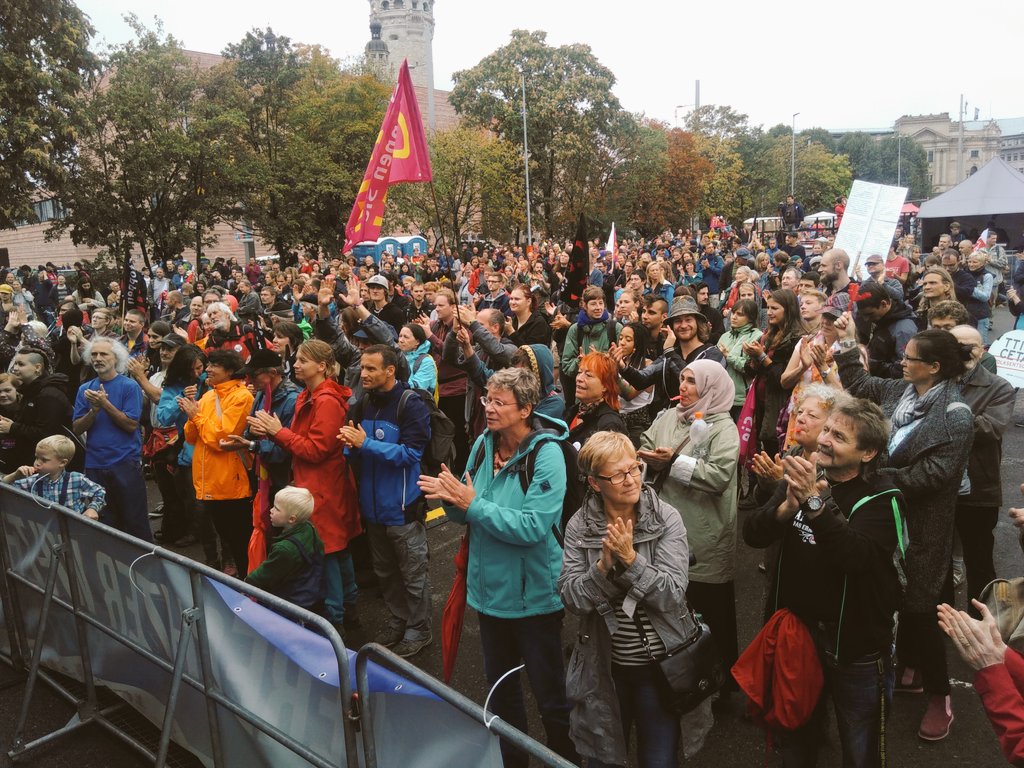 ttipdemoleipzig's tweet photo. Vielen Dank für die tolle #Leipzig-Demo! Wir sind bunt, lautstark und 15.000groß! #StopCetaTTIP #le1709 @TTIP_Demo https://t.co/rR7KUTbqTp