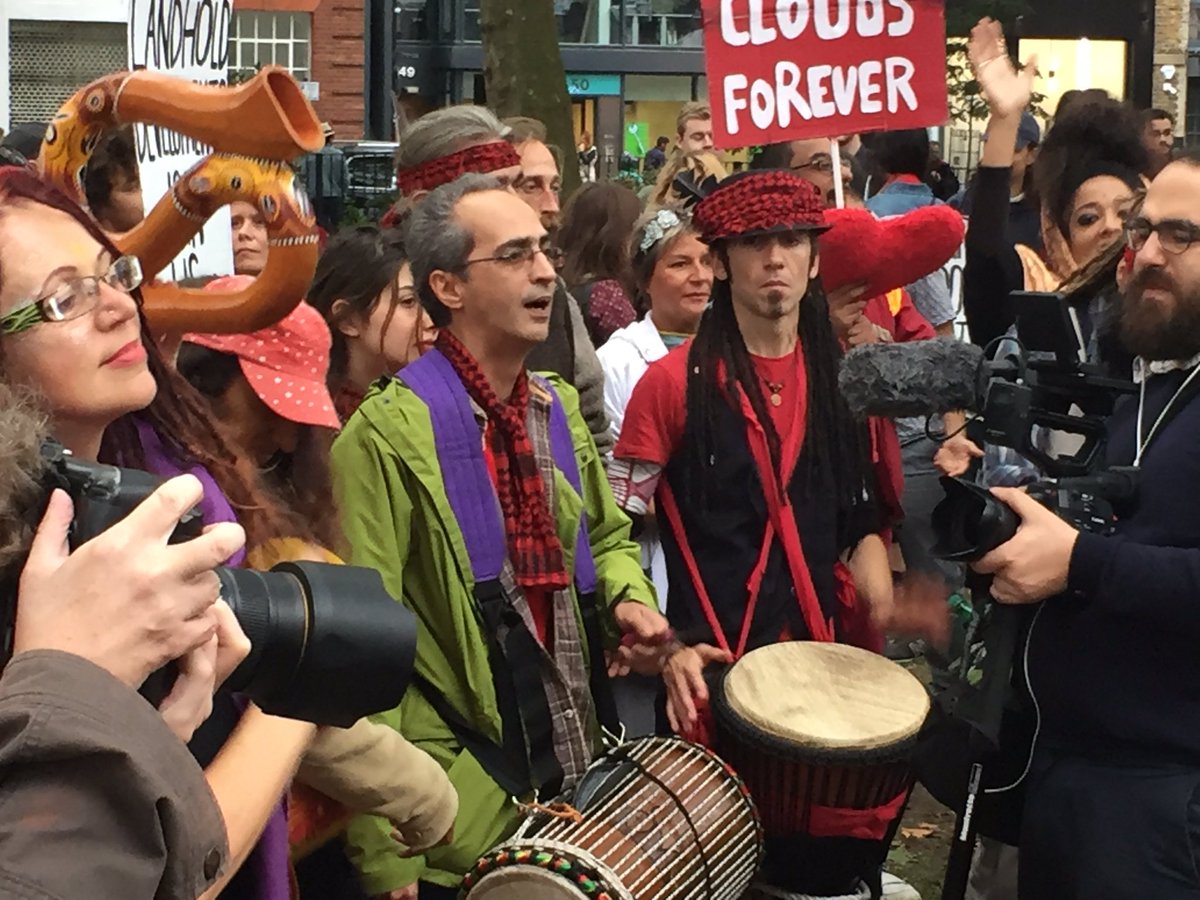 alanvibe's tweet image. Right now it&apos;s off March for @passingclouds #PassingCloudsForever #savenightlife 6pm Gillett Square x