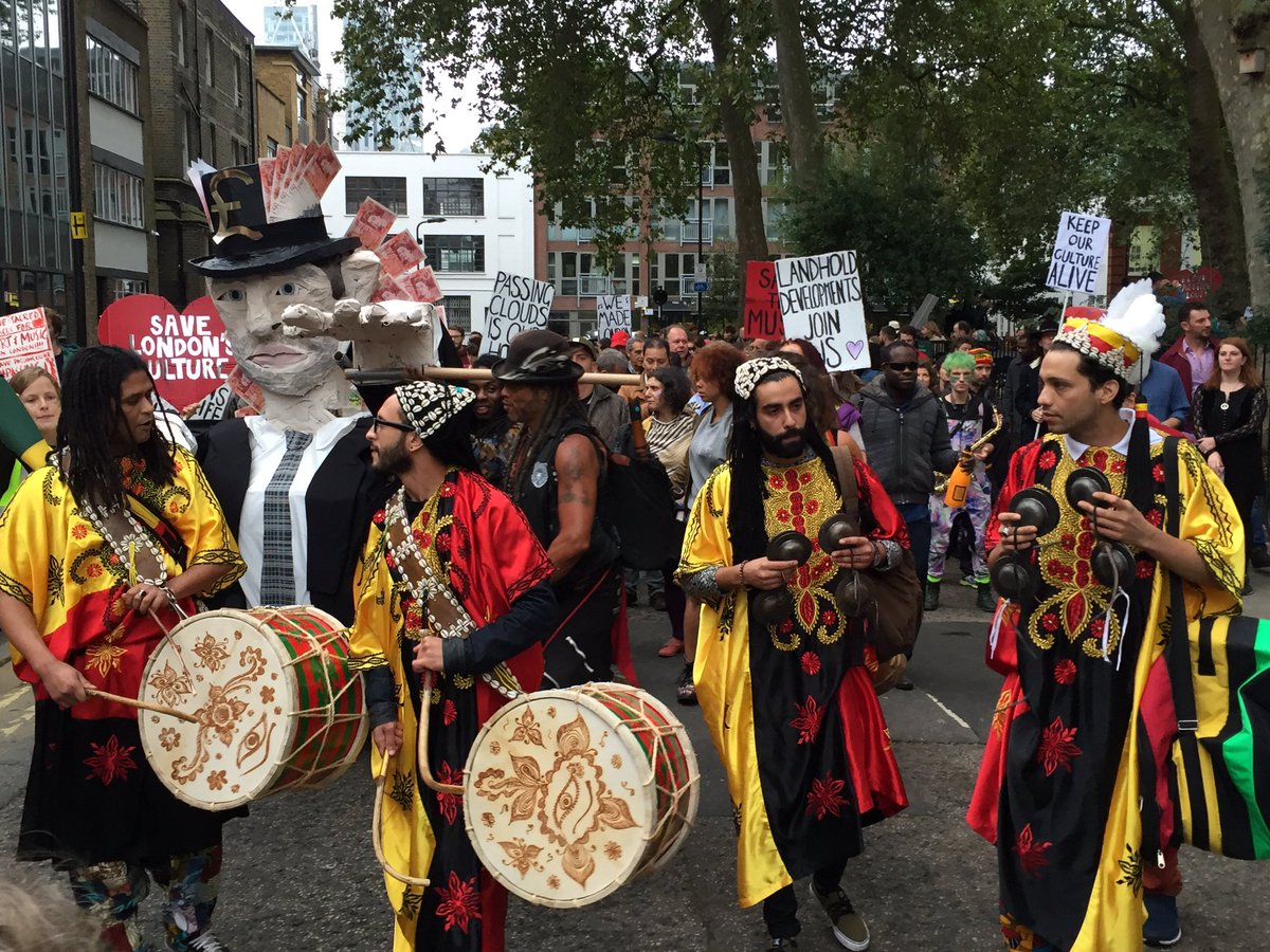 alanvibe's tweet image. Right now it&apos;s off March for @passingclouds #PassingCloudsForever #savenightlife 6pm Gillett Square x