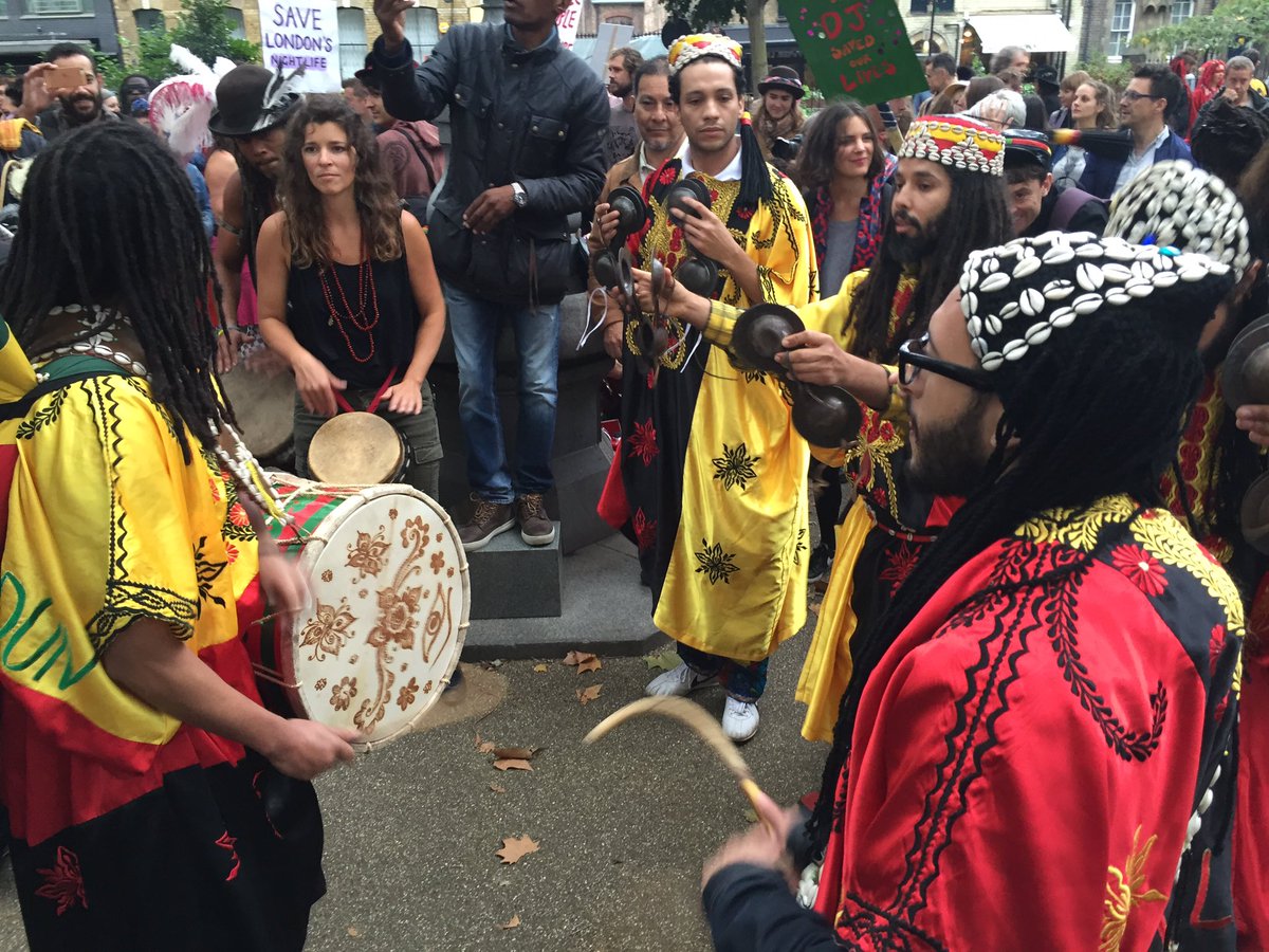 alanvibe's tweet image. Right now it&apos;s off March for @passingclouds #PassingCloudsForever #savenightlife 6pm Gillett Square x