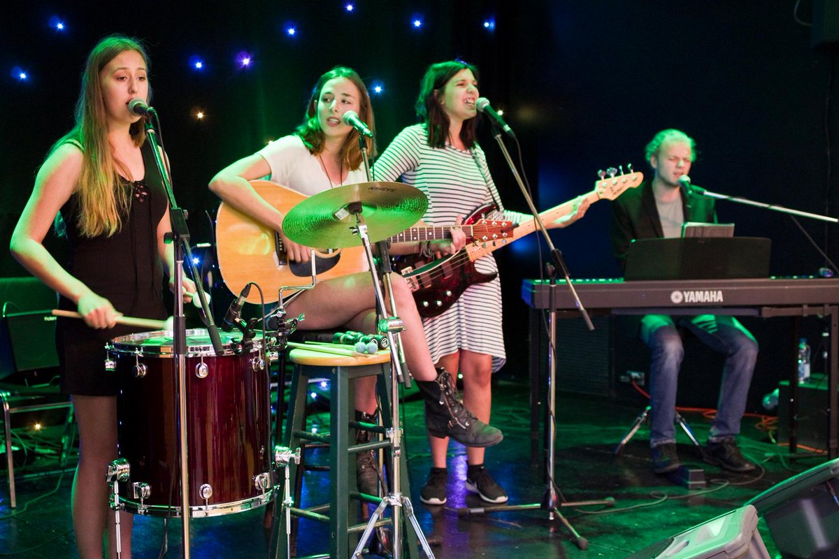 TraitCarr's tweet image. Dimanche le 25 septembre, ne manquez pas Les Chouines à la salle Pierre-Garon, 14h ! @premiereovation @villequebec