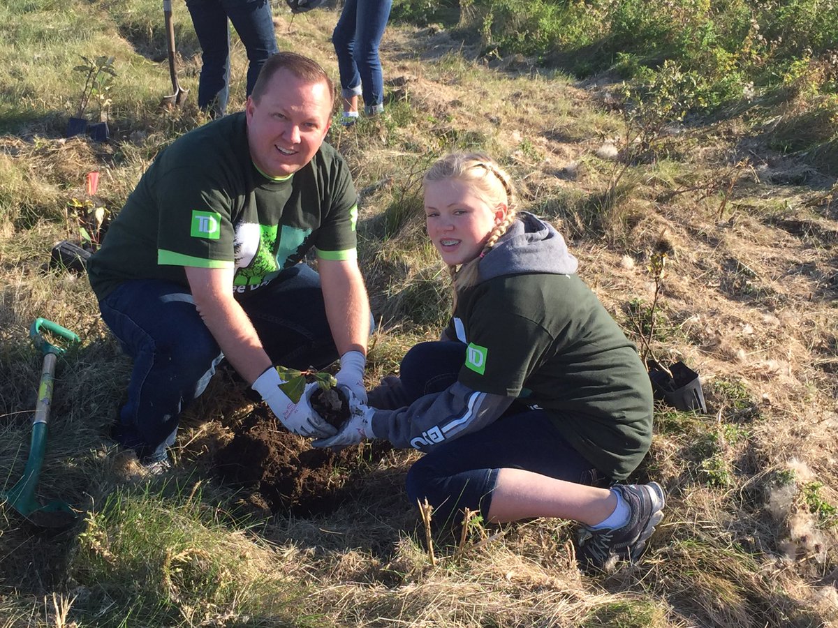Our leader showing us how it's done. Thanks @RussAnderson_TD #TDtreedays #greenwhereyoulive #creeksidepark