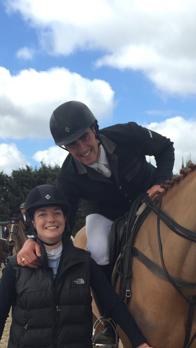 SJumping_Vision's tweet photo. #HorseHour @HorseHour #Helfie #EquineHour #HatSelfie https://t.co/D37qnFXaZ8