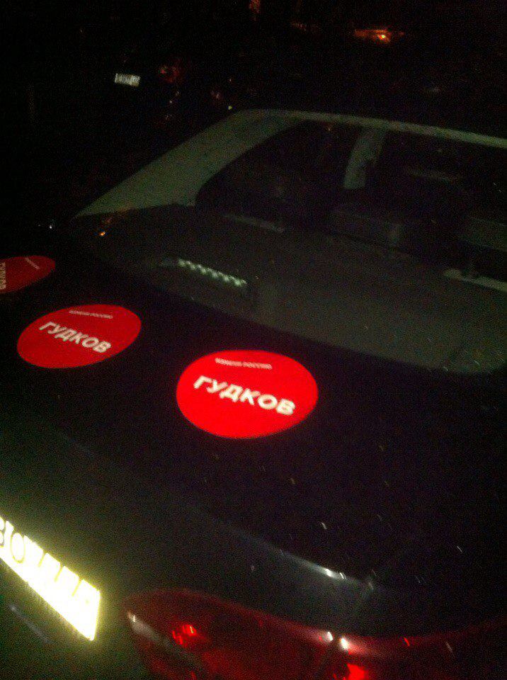 delo_media's tweet image. А как теперь отличить тех, кому не повезло и тех, кто добровольно это налепил?