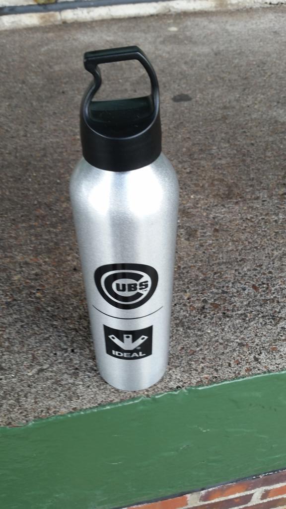 GolfCubs's tweet photo. Thanks @Cubs, the wife will love it! #LetsGo #FlyTheW https://t.co/vEE2Cnzqke