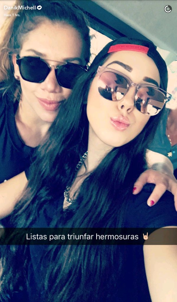 Danik_miichell's tweet photo. Hermosas #Lasquiero teamo mi danik @Daanikmichell https://t.co/TEiXdzgl9m