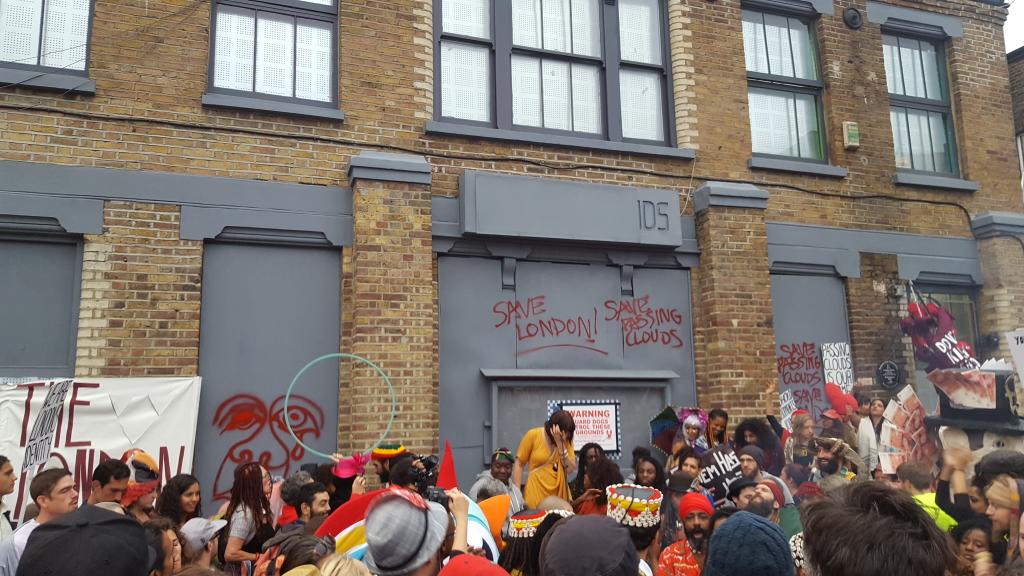 rosie_hollidaze's tweet image. #savepassingclouds