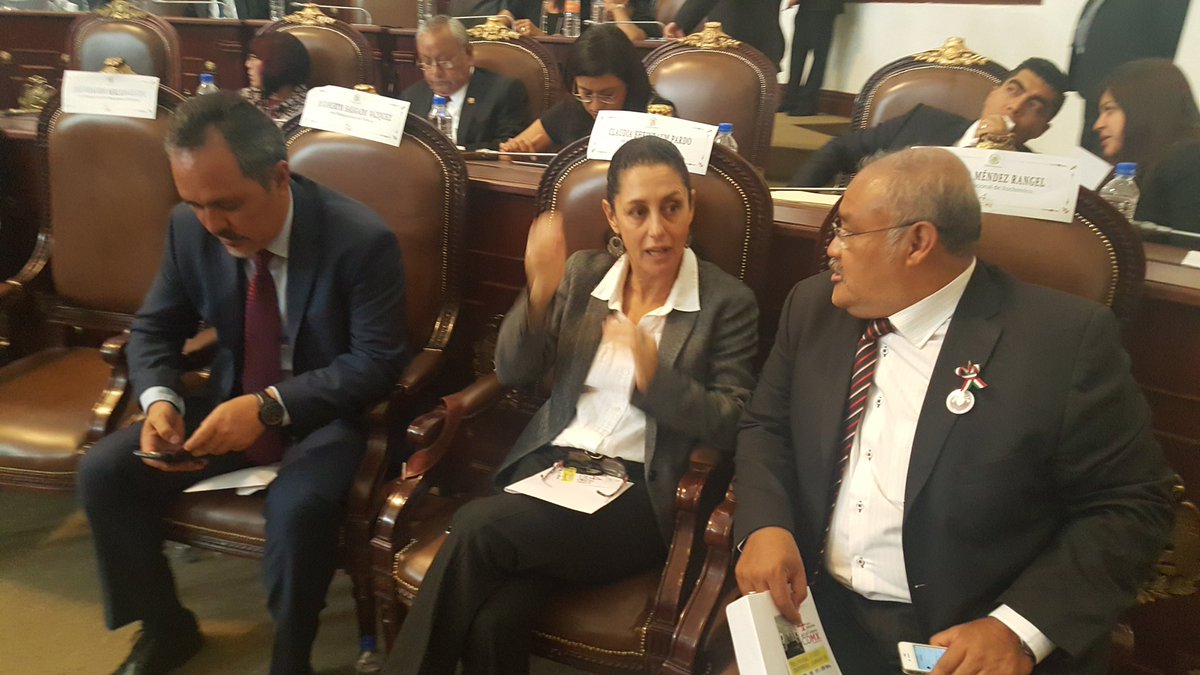 AvelinoMendezR's tweet photo. En la @AsambleaDF con @Claudiashein y @RigoSalgadoV en 4to. Informe del Jefe #GobiernodeCDMX https://t.co/sjDqoIE0NL