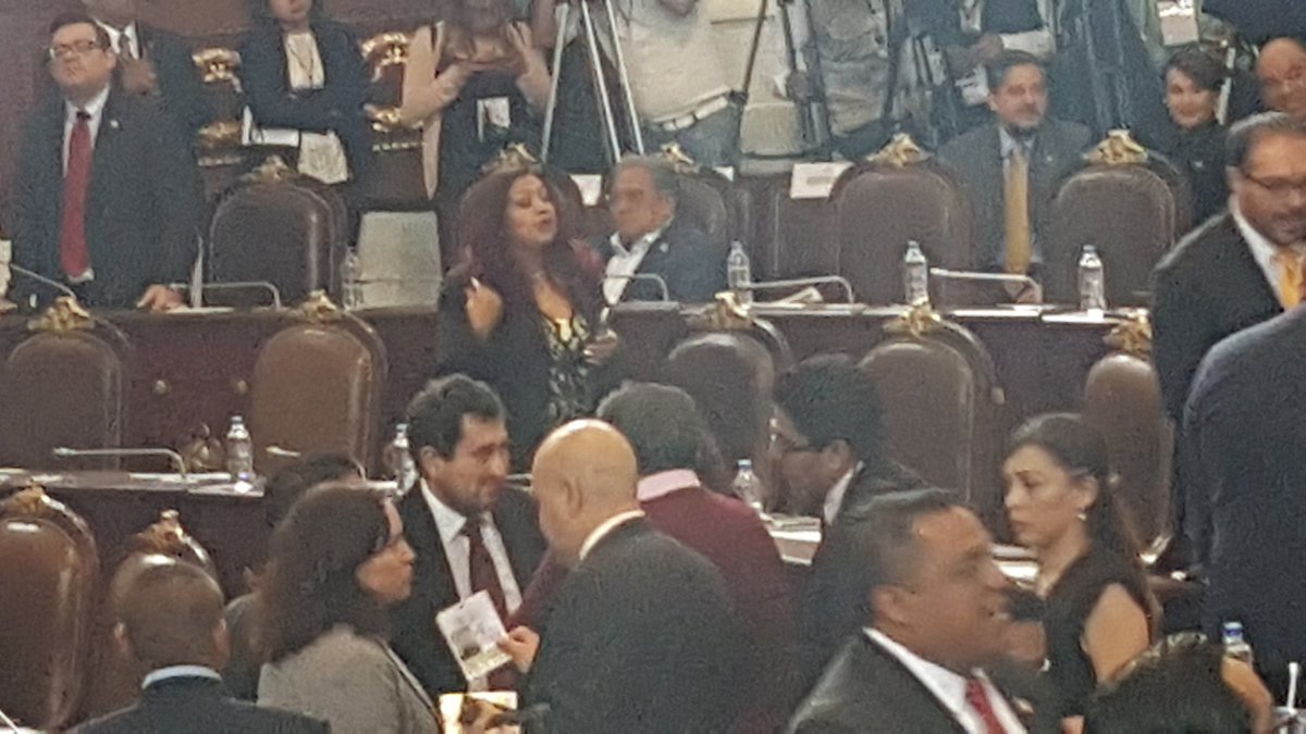 AvelinoMendezR's tweet photo. En la @AsambleaDF con @Claudiashein y @RigoSalgadoV en 4to. Informe del Jefe #GobiernodeCDMX https://t.co/sjDqoIE0NL