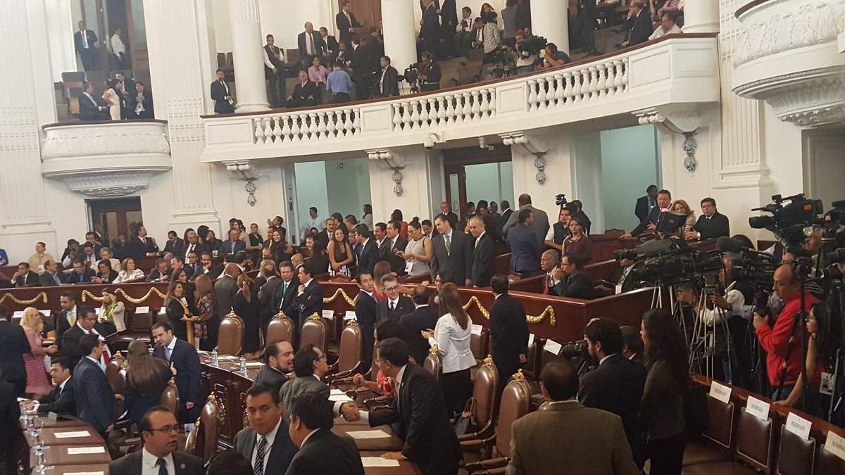 AvelinoMendezR's tweet photo. En la @AsambleaDF con @Claudiashein y @RigoSalgadoV en 4to. Informe del Jefe #GobiernodeCDMX https://t.co/sjDqoIE0NL