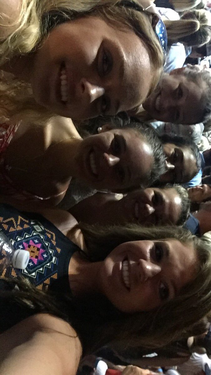 bailyn_murdy14's tweet photo. Happy birthday to Shelby and Beks! Thanks for showing me what a bestie is 💓💓 #partyexpress https://t.co/L3LncI1yNG