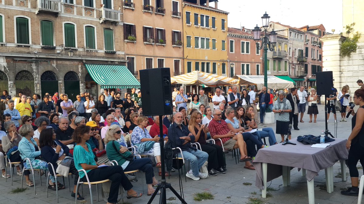 TommasoCacciari's tweet photo. #Venezia non smette mobilitarsi:in centinaia in assemblea con @25aprileVenezia!
@chia_ve parla di case occupate
#ASC https://t.co/CSaFkAyUxs