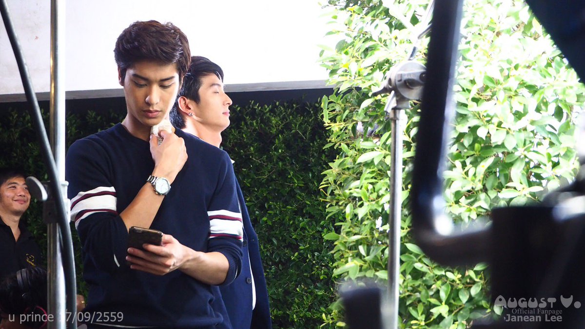 ช่วงพักเช็ดเหงื่อนี่.. คือกำลังมองหาใครในนั้นเหรอคะ <a href="/AugustZu/">AugustVachiravit</a> #ทีมออกัส #uprinceseries