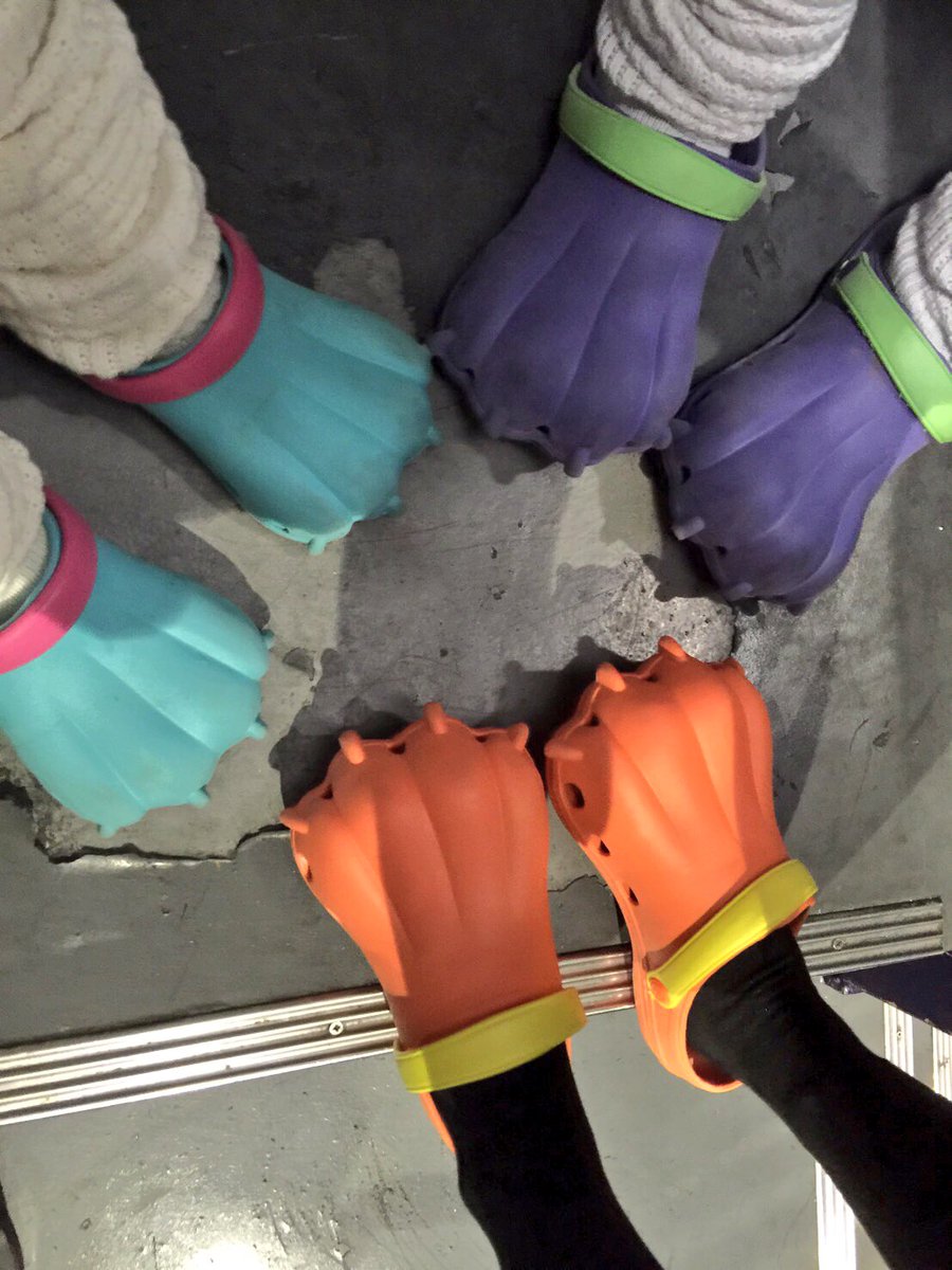 岡デレラ 沖縄から帰ってきてからの 今日制服イベントやったから Jk気分味わいたくて31 これで梅田はなかなか見られたwww ほんで師匠とももごりと3人で 怪獣クロックス 可愛い 明日は念願のmonaちゃん 舞鶴とかどこや