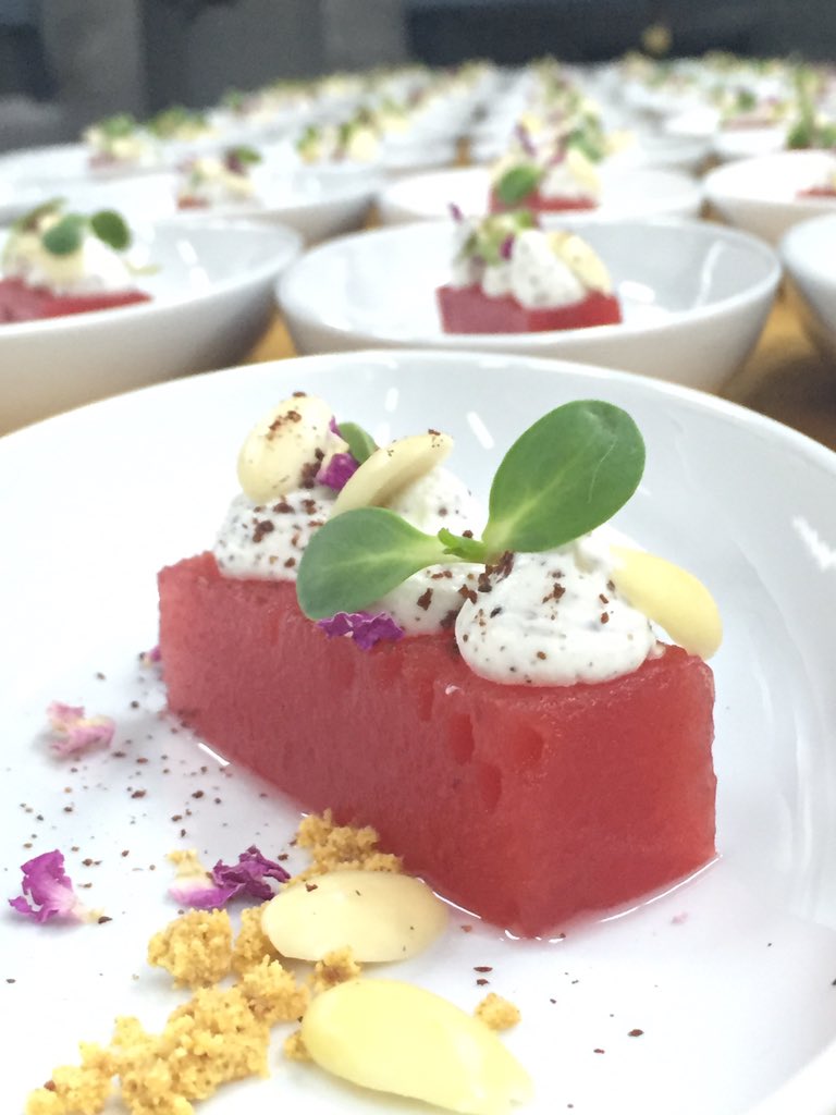GrandHyattMum's tweet photo. Pretty as a picture food with a dapper chef #ChefGaryInthehouse #LivingGrand #InAHyattWorld #AmexCeoSeries https://t.co/oUz3Uk8wSC