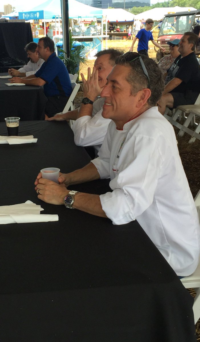 ChefMartinLopez's tweet photo. Getting a Great start to @TASTESTL come out and enjoy the Fun!
#JustJans #KitchenClubKids #DiarioDigitalSTL https://t.co/z9qjd9Q3xf