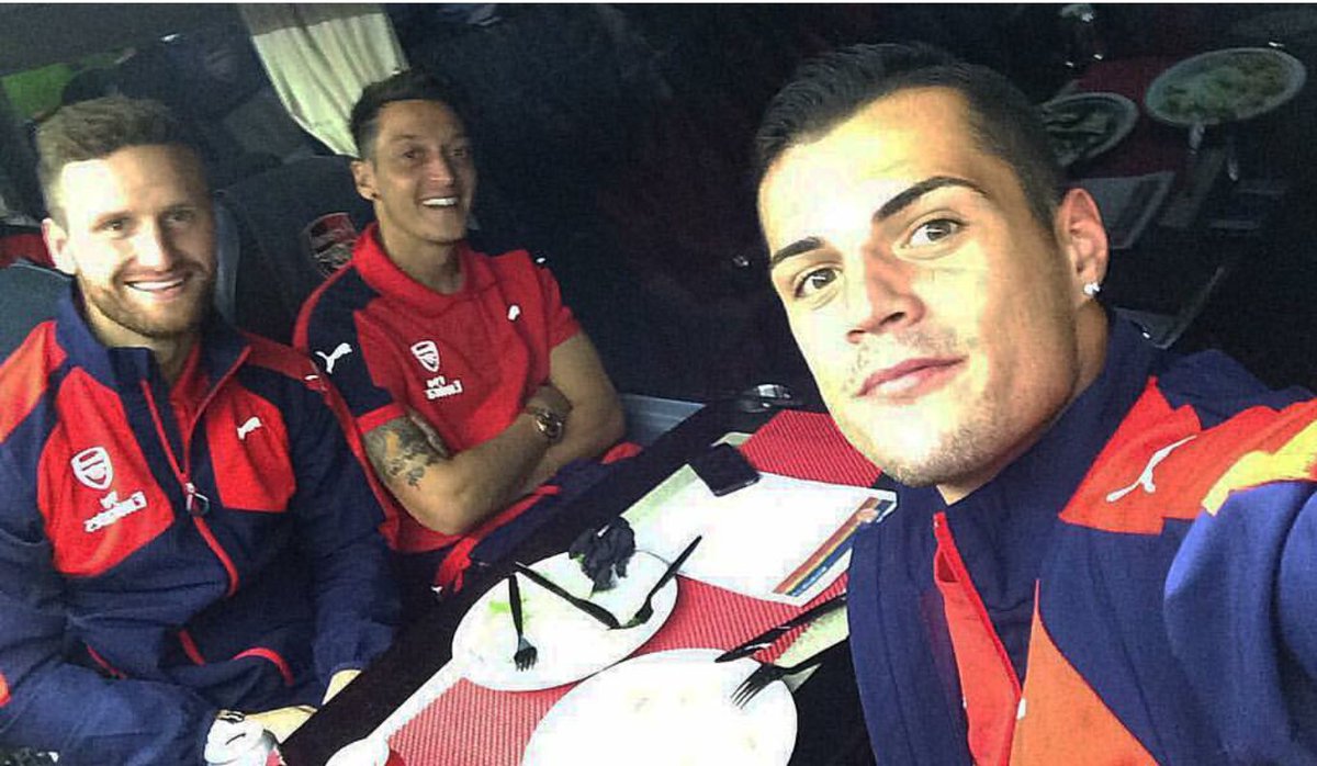 M10's tweet image. 4 away goals and third @PremierLeague win in a row! 💪💪 Thank you for today's support! 👏👏 #YaGunnersYa @Arsenal