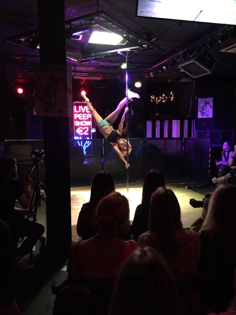 Keira_L_1989's tweet photo. I did my first pole show! And I didn't fall and crack ma heid open!!! 😬#polephysique #peepshow #poledance #showcase https://t.co/cvitaN06N9