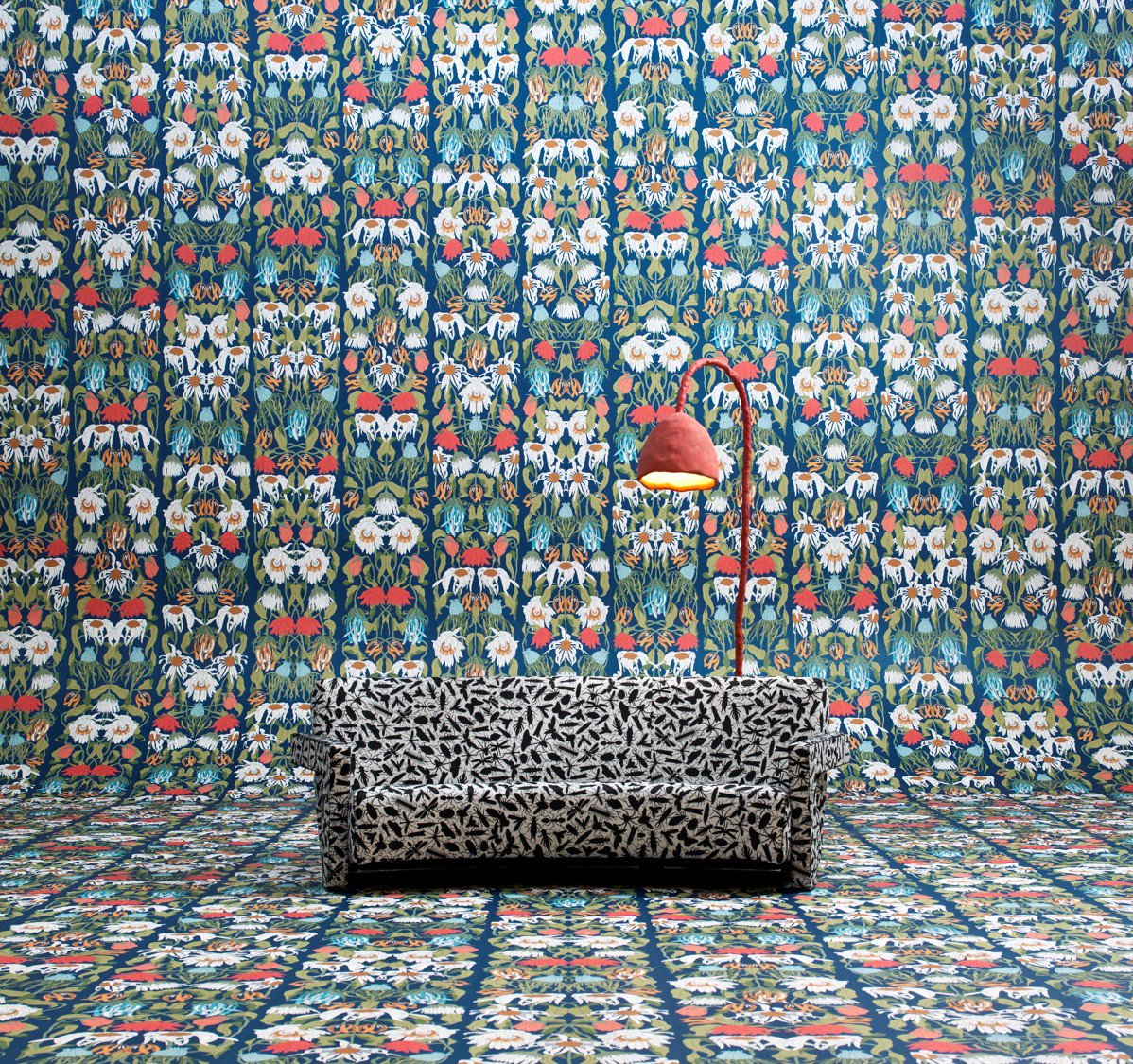 When it comes to wallpaper, the bolder the better. Shop 'Withered flowers’ by @StudioJobPR for <a href="/NLXL/">NLXL</a> #WallpaperSTORE