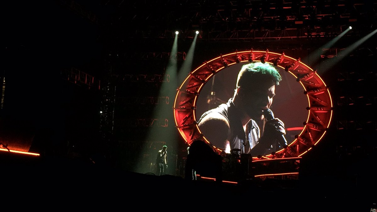 amandac_lambert's tweet photo. #f1singapore #Queen #AdamLambert #Singapore #F1NightRace #SGPconcert https://t.co/0ufTEHwduV