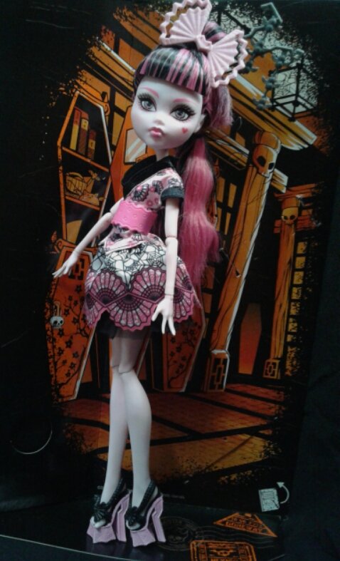 Sergioo506's tweet photo. #Draculaura #Shibooya #MonsterExchange #MonsterHigh @MonsterHigh https://t.co/jrOUVZ5zfN