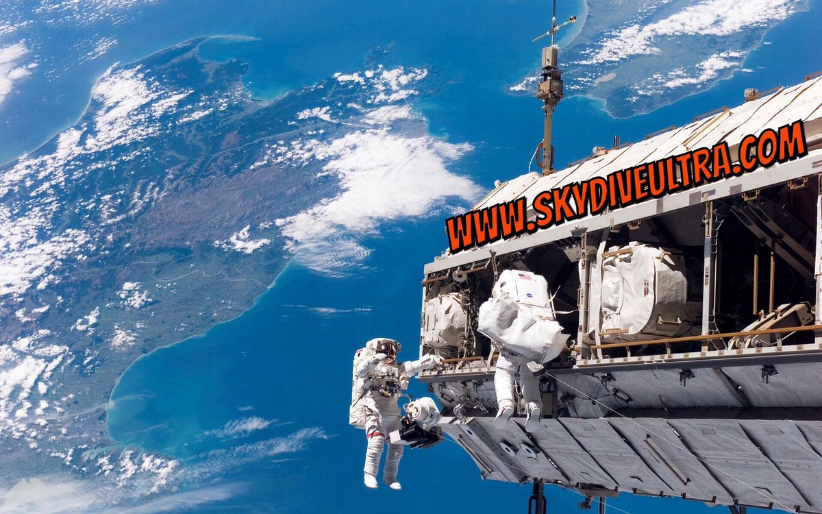 There's no better view at the start of your race! #SkydiveUltra is the only #run that starts with a tandem #skydive.