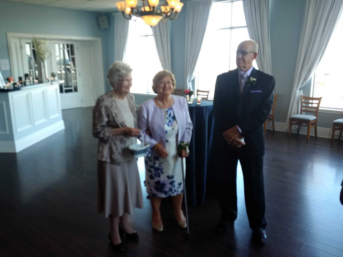 nursenextdoorms's tweet image. Flower girls and ring boy to our daughter's wedding #weareboldpink #happieraging  #YVR2016 @nursenextdoor