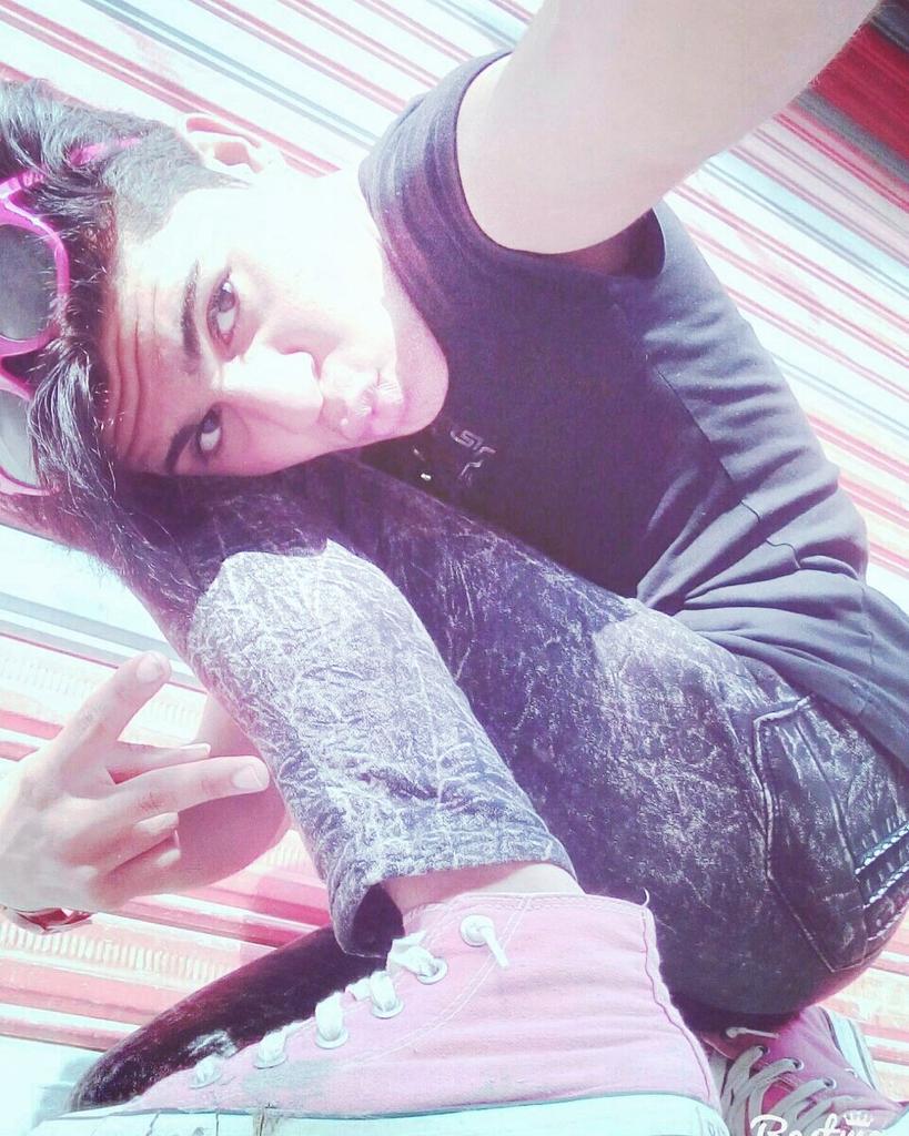 .🌾🎼🎻

كولوله 🎈🗯، بحبةة ضععت 🎈 
وشگد طحت وتعثرت 🌿
بَـِﮧۧسْ ما حجيت ولا كلت 🚶🏿
كل هذا فـِڈۉۈه۫ہٰ  ۦ الطوله 😍😍