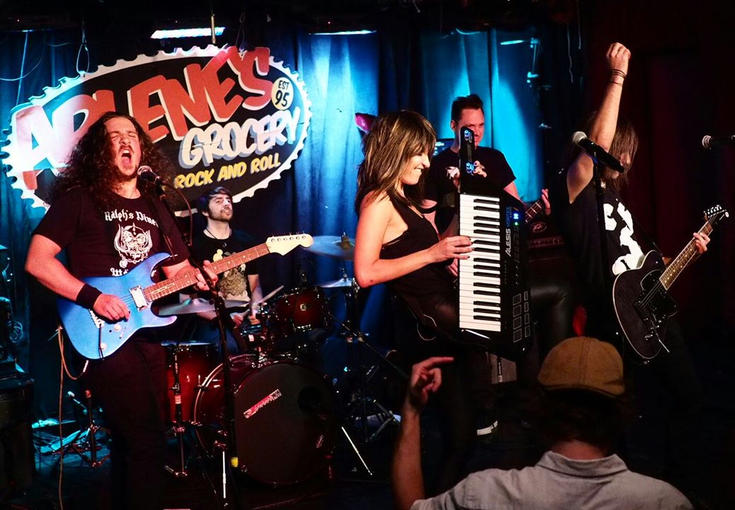 ThrilldriverNYC's tweet photo. Killer photo from last night's show at @ArlenesGrocery by the one and only #StevenES https://t.co/ElvFNr54kw