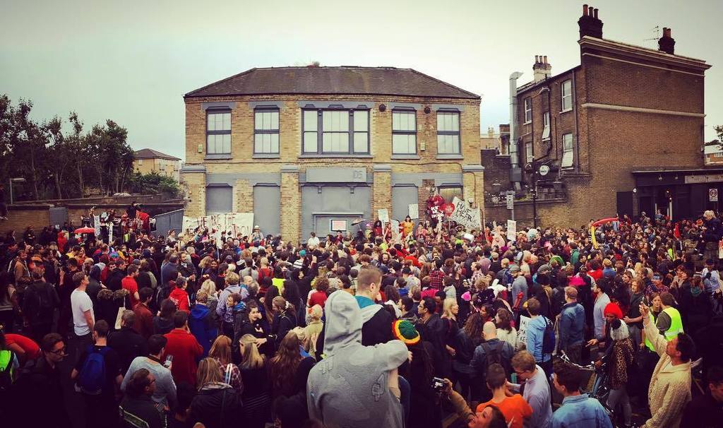 Pepperally's tweet image. From one beautiful protest to another #passingcloudsforever ift.tt/2cFpsHr