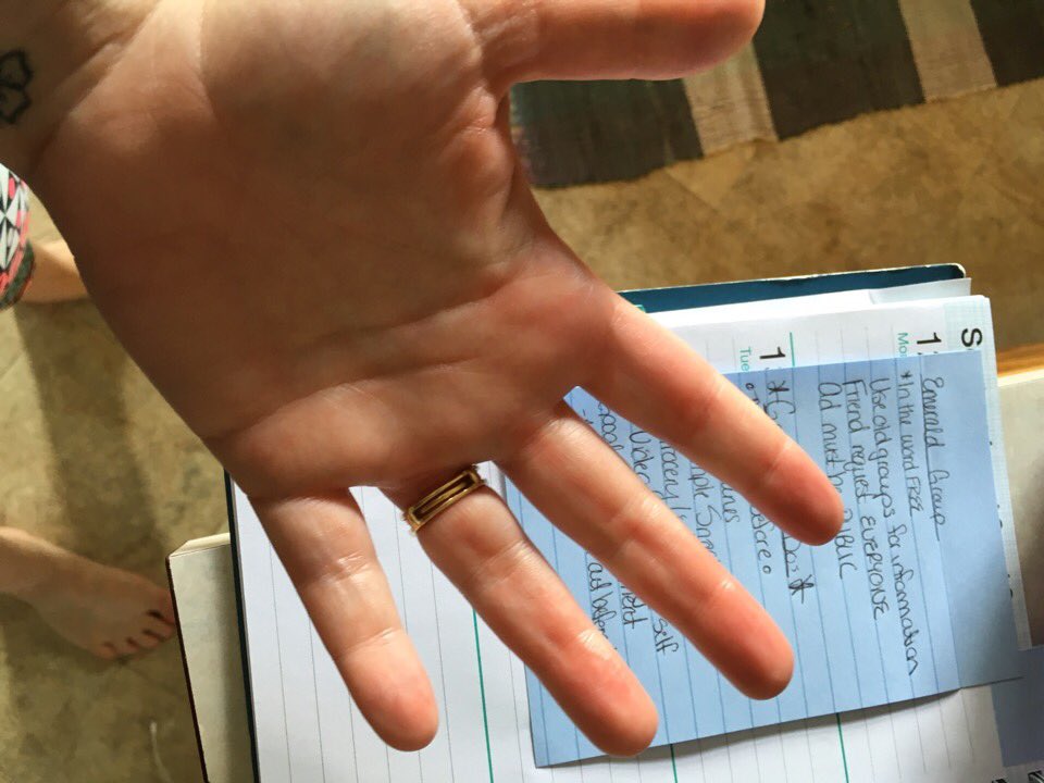 NurseMommy88's tweet photo. When your hand goes numb after #ChiselBalance https://t.co/ITyp9jCySW