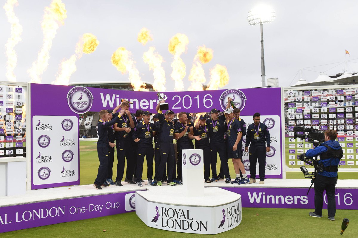 Here is a sight to warm the hearts of all <a href="/WarwickshireCCC/">Bears</a> followers on a Saturday night. Enjoy the night #YouBears