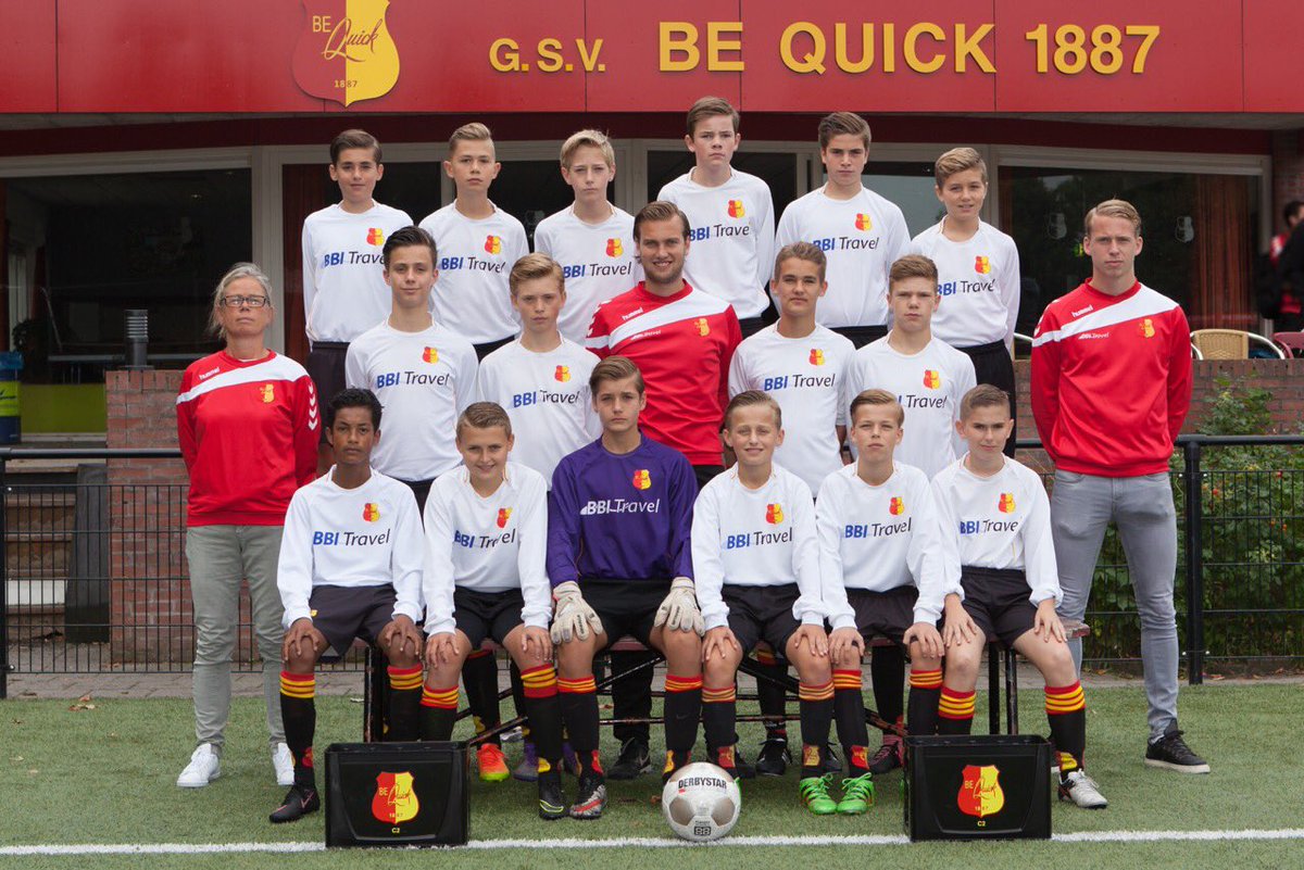 JenteBootsma's tweet image. Trotse trainer #BeQuick1887O.15-2 #3punten