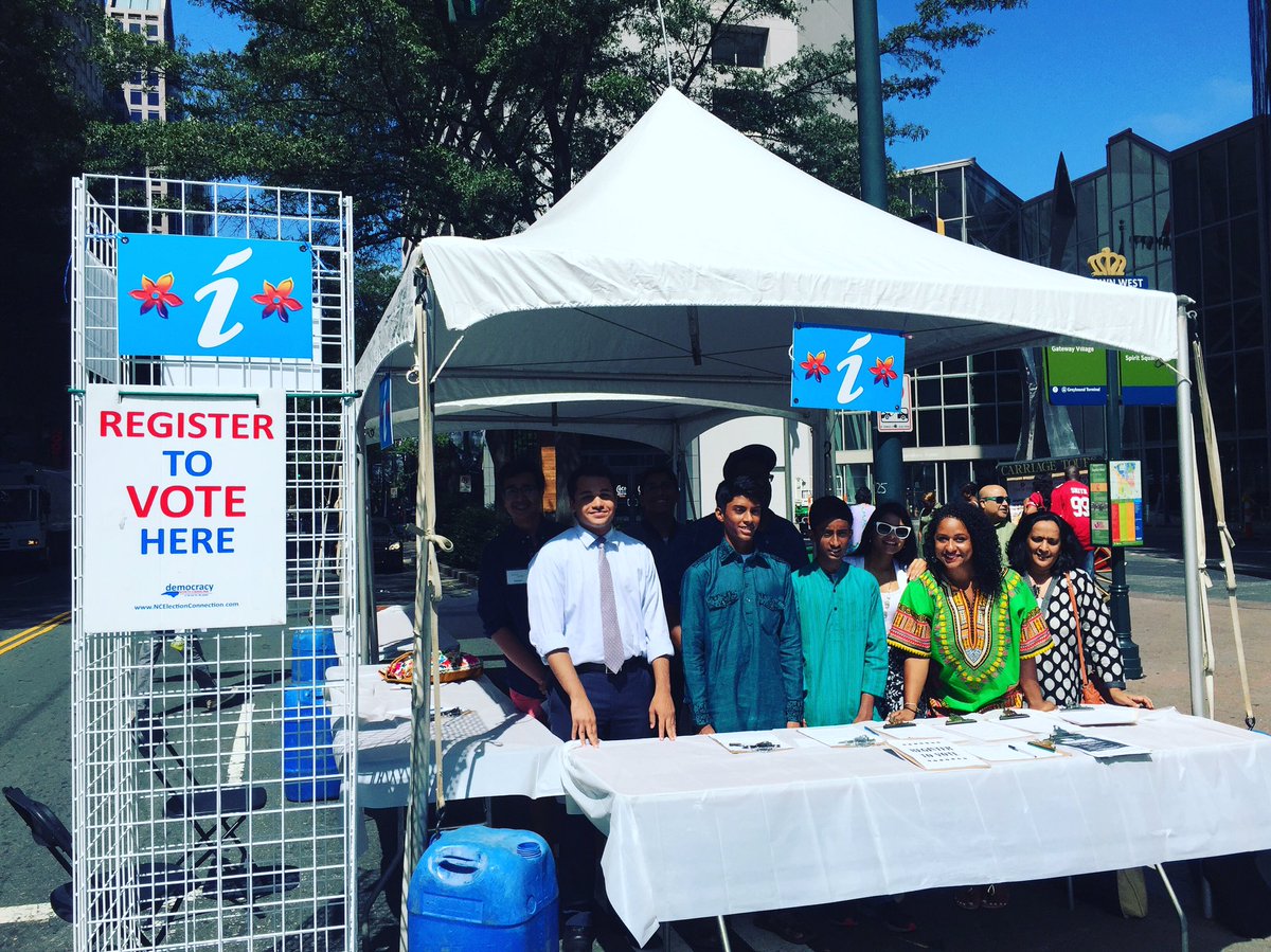 AJones_DC's tweet photo. Registering Voters at the Festival of India ❤️🇺🇸💚🌻💙 #StrongerTogether #democrats2016 #weAreTheFuture https://t.co/50AuxVAjyJ