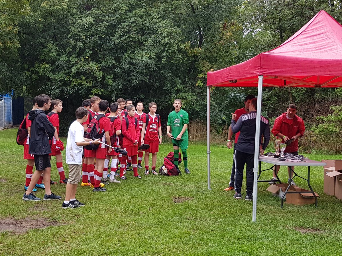 pauline1321's tweet photo. Getting ready for the Cup presentation @THPFC U14B Thunder #TDYSL  #GoHighPark #Champions https://t.co/rauy6dz05O