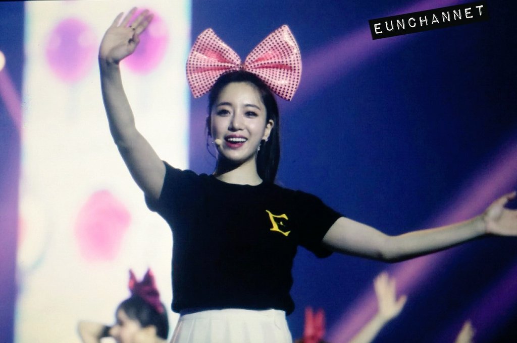 EunChanNet's tweet photo. 160917 상하이콘서트 #은정 수고했어 https://t.co/4IMmX7duEn
