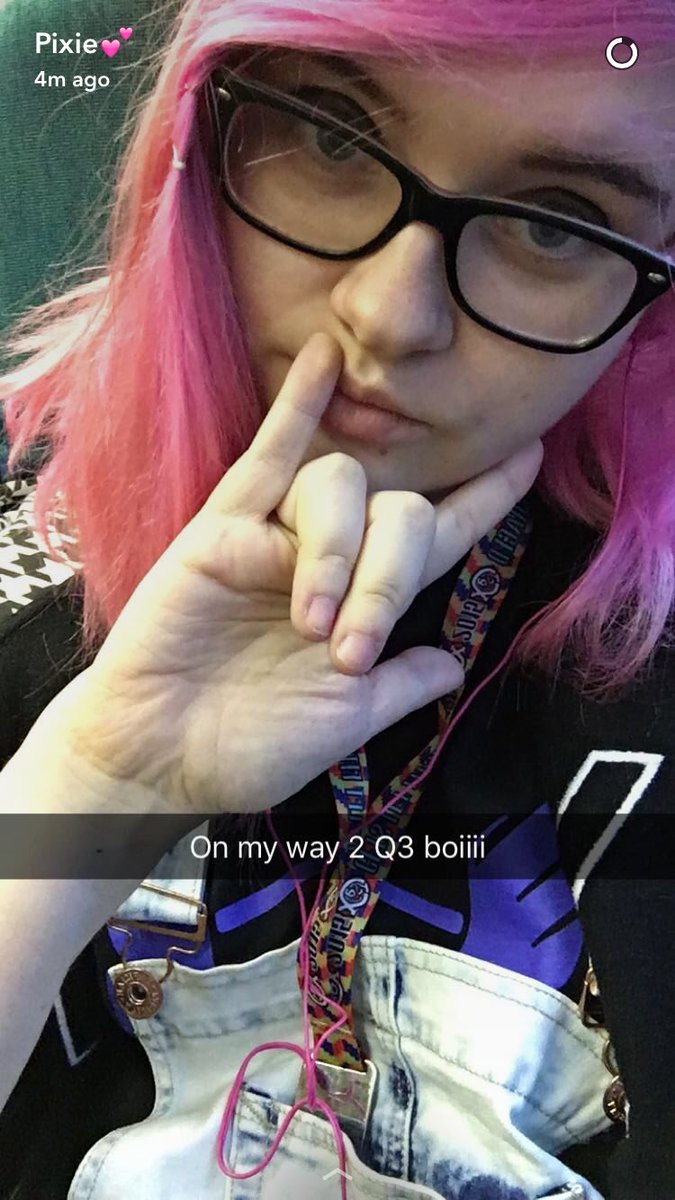 Finally on my way to <a href="/VegaLondon/">VEGA London</a> ☆*:.｡. o(≧▽≦)o .｡.:*☆ Q3 hype ~~~ also hardcore repping team mystic (sorry josh)