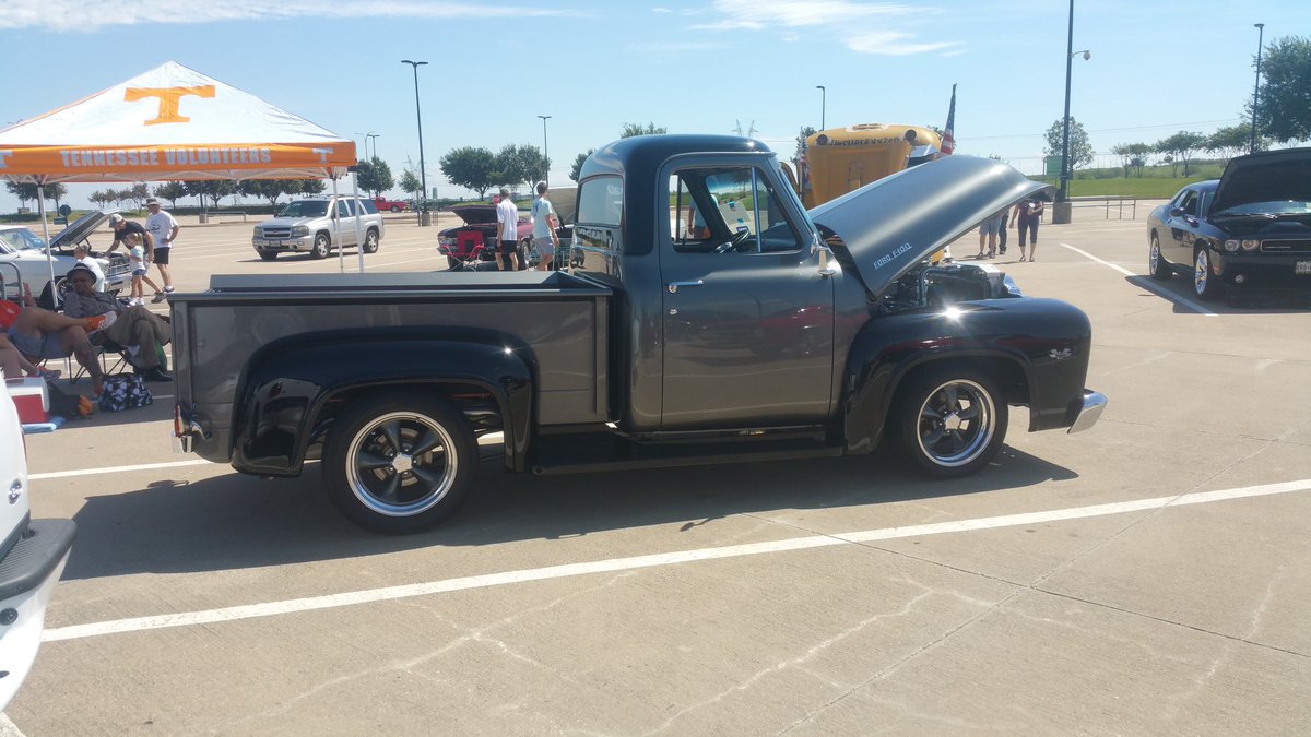 Badinfluencecc's tweet photo. Car show time. https://t.co/lQu3YWpRkR