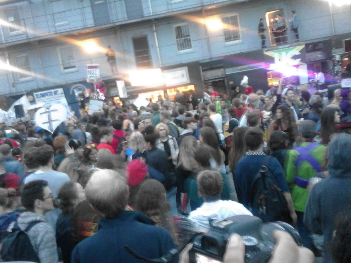 _hugh_c's tweet image. Big ol party in Gillet Square right now #savepassingclouds