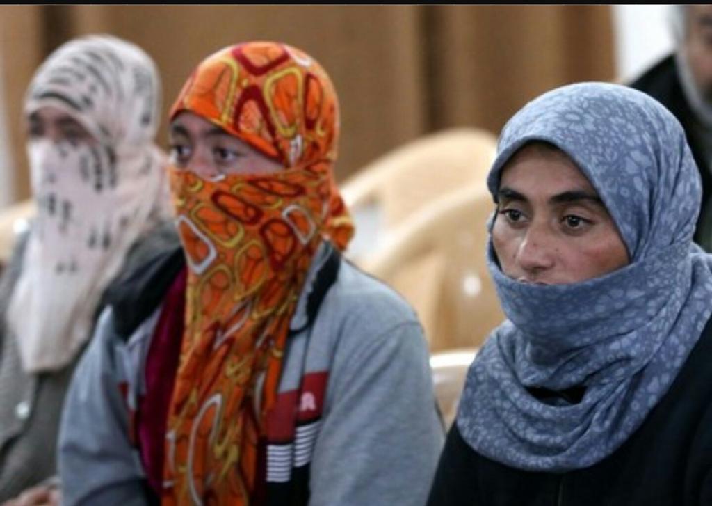 #الحريه_للايزيديات_المختطفات

اين العالم 
واين حقوق الانسان
واين المدعين العروبه
لكن لاعتب على عربي ولائه لإسرائيل