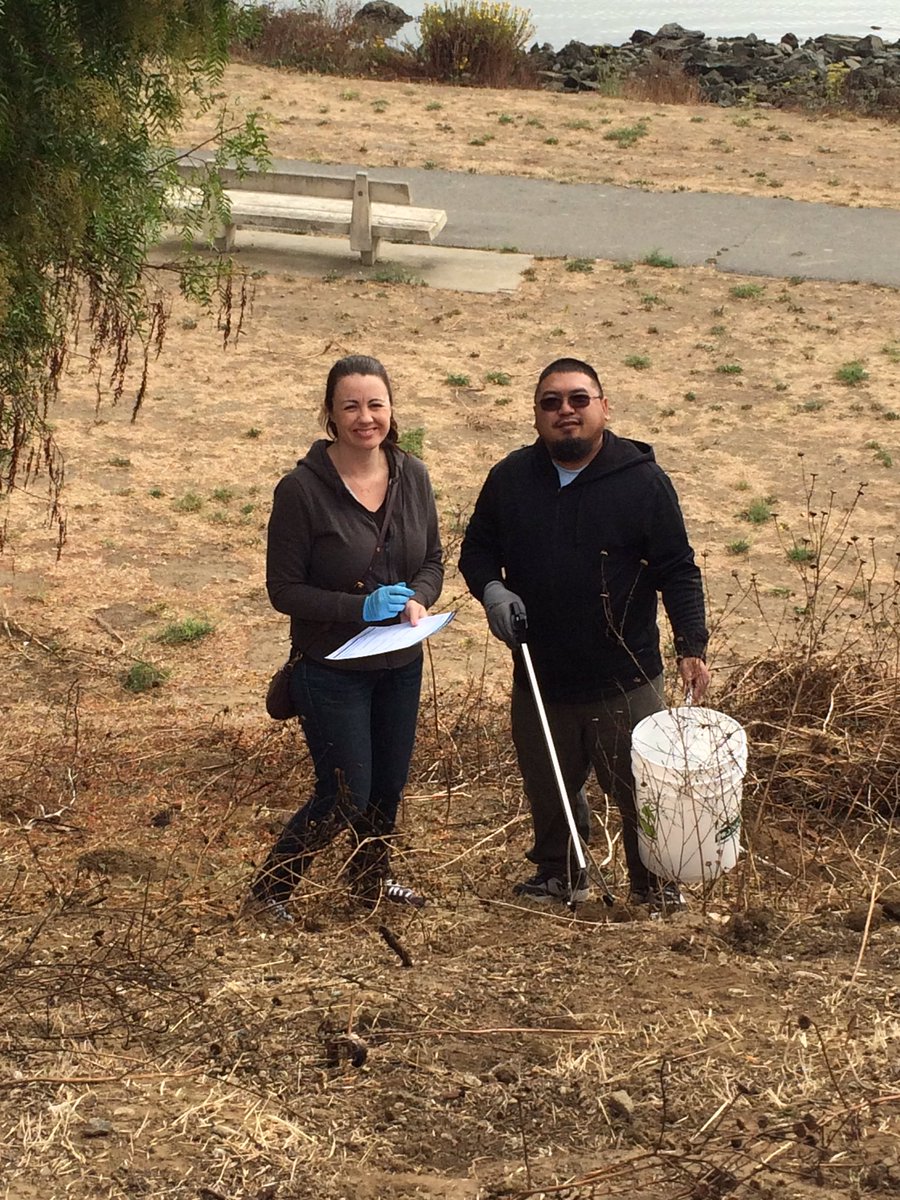Picking up trash from #SFBay shoreline with staff from <a href="/ShartsisFriese/">Shartsis Friese LLP</a> &amp; @NewResourceBank.